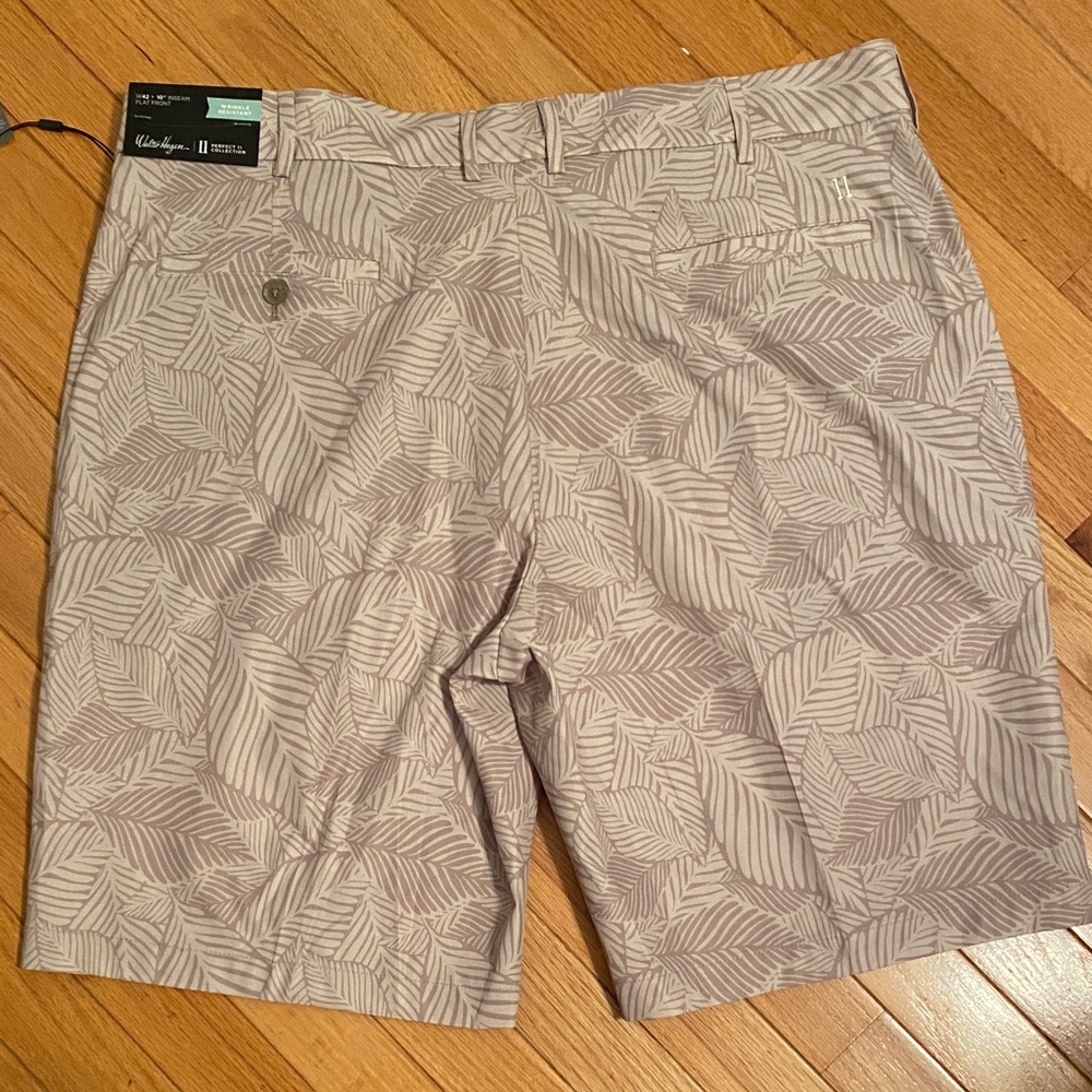 Walter Hagen Men’s Leaf Print Performance 11 Golf Shorts Sz 42 with 10” inseam